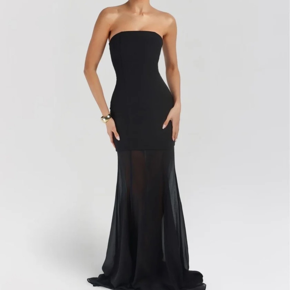 HEIRESS BEVERLY HILLS 
BLACK STRAPLESS CREPE CHIFFON MAXI DRESS